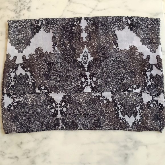 NWT. H&M Floral Scarf. - Picture 3 of 4